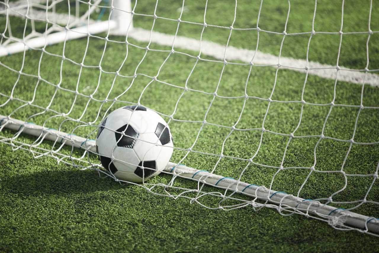 Bramki do gry w piłkę nożną – na co zwrócić uwagę przy zakupie?